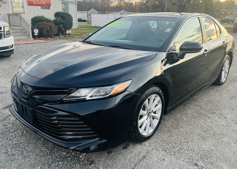 2018 Toyota Camry LE photo 3