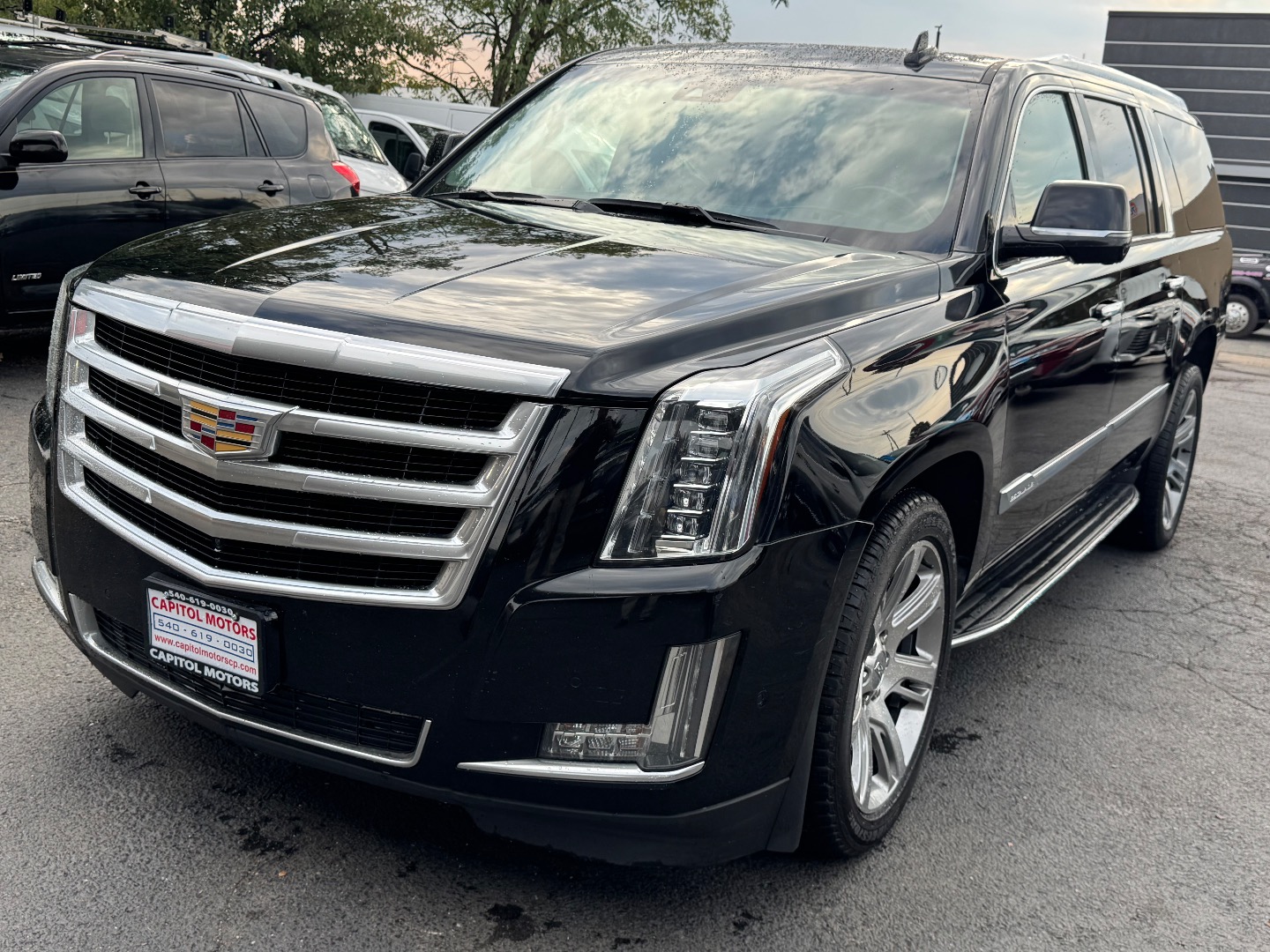 2019 Cadillac Escalade ESV Luxury's photo