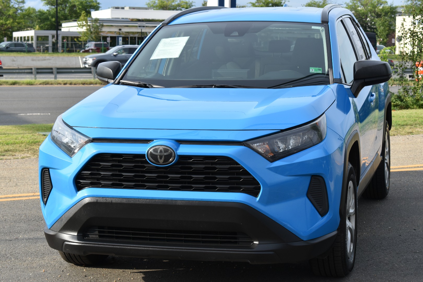 2020 Toyota RAV4 LE's photo