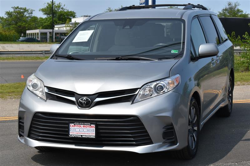 2019 TOYOTA SIENNA LE