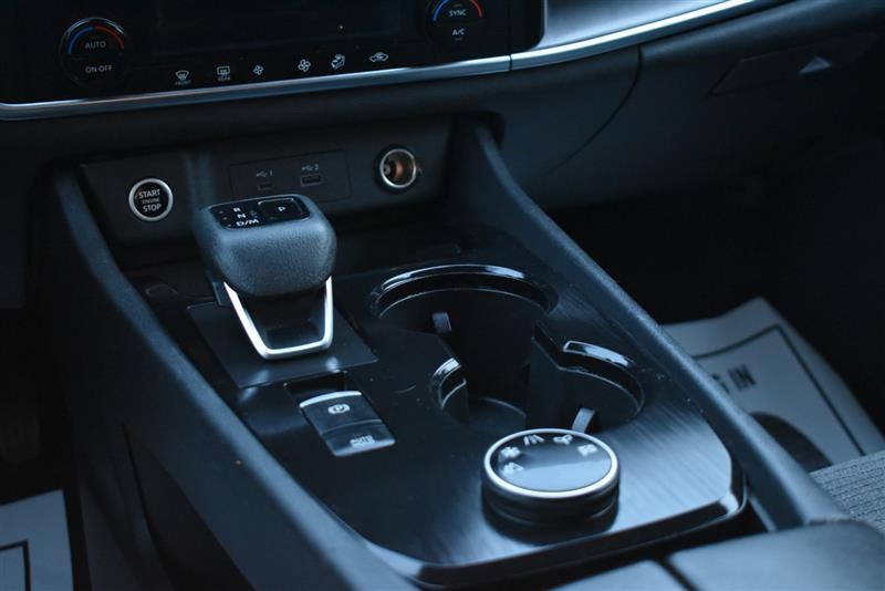 2021 Nissan Rogue SV photo 12