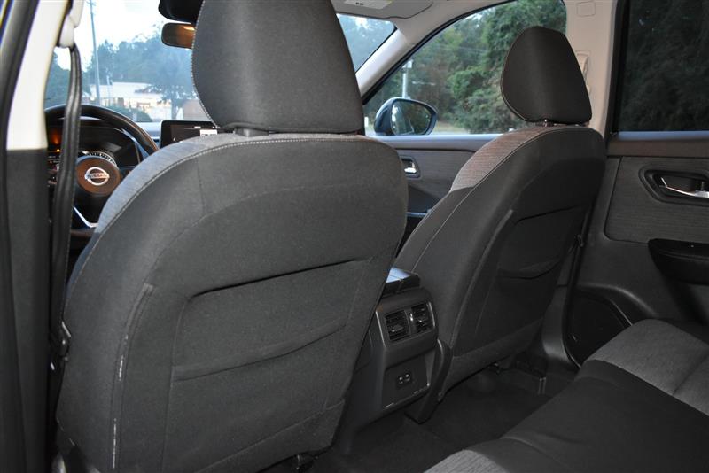 2021 Nissan Rogue SV photo 18