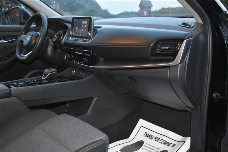 2021 Nissan Rogue SV photo 20