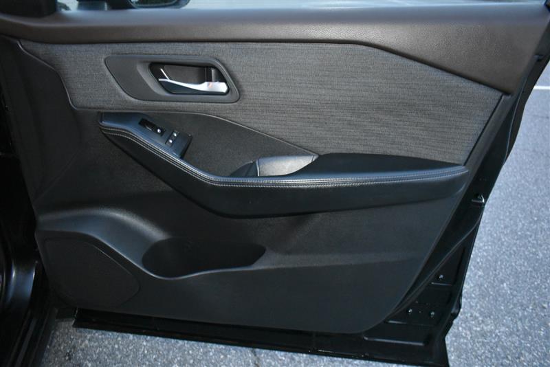2021 Nissan Rogue SV photo 22