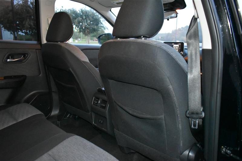 2021 Nissan Rogue SV photo 23