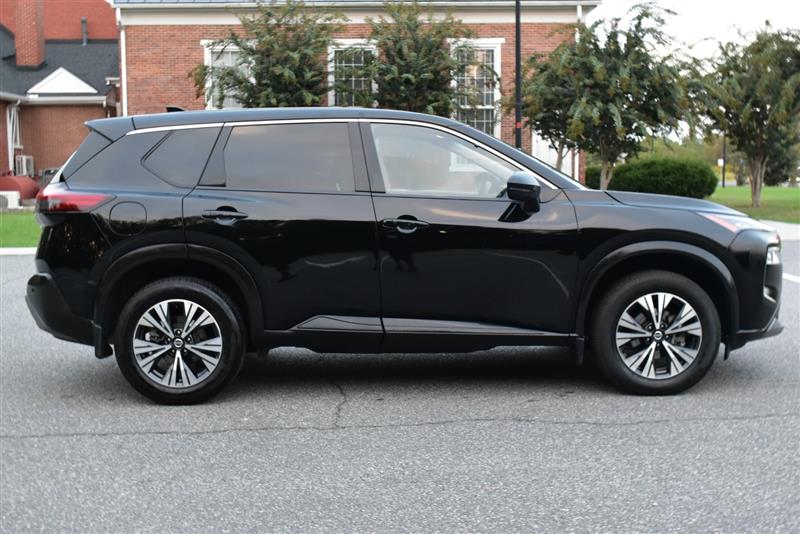 2021 Nissan Rogue SV photo 3