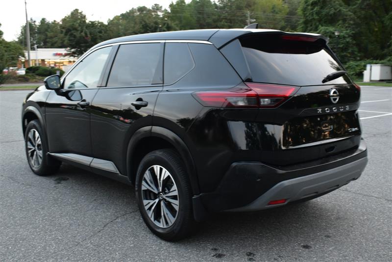 2021 Nissan Rogue SV photo 6