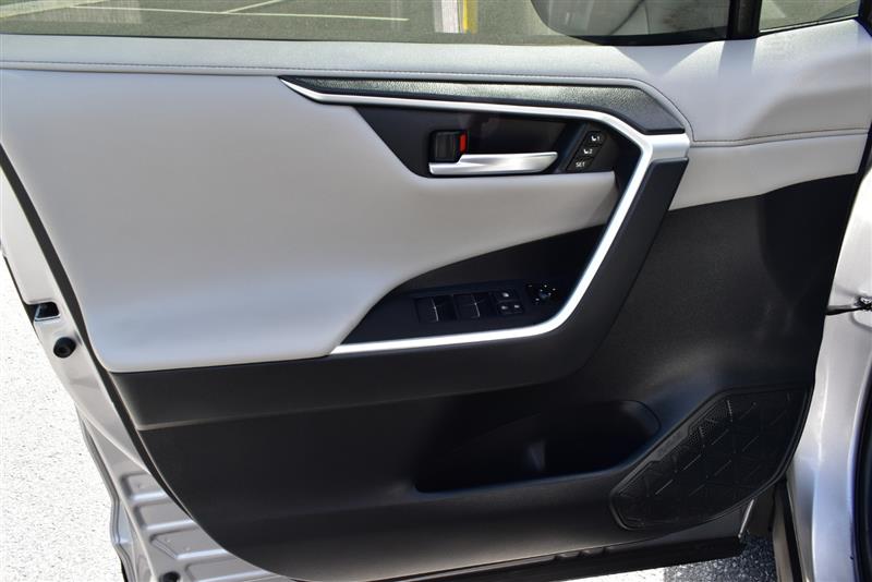 2019 Toyota RAV4 Limited photo 15