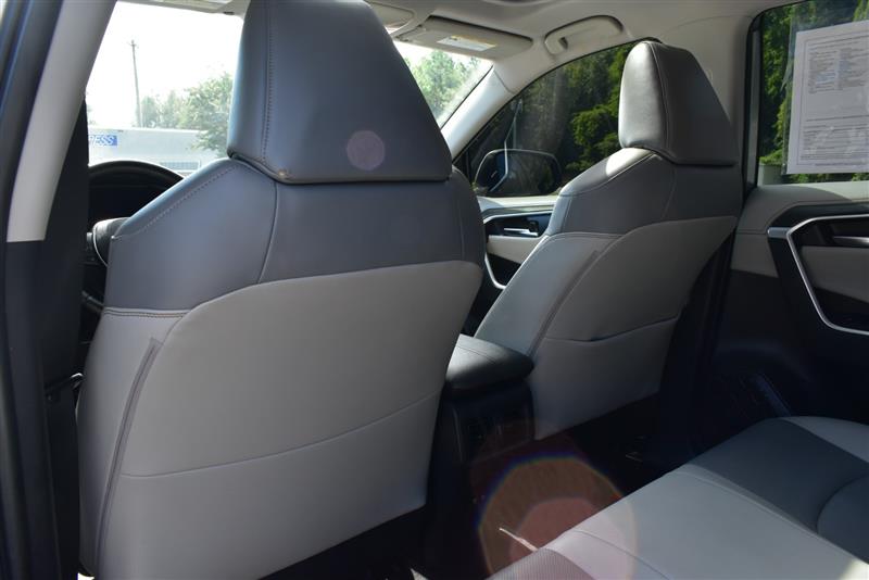 2019 Toyota RAV4 Limited photo 16