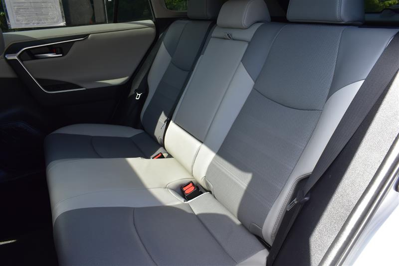 2019 Toyota RAV4 Limited photo 17