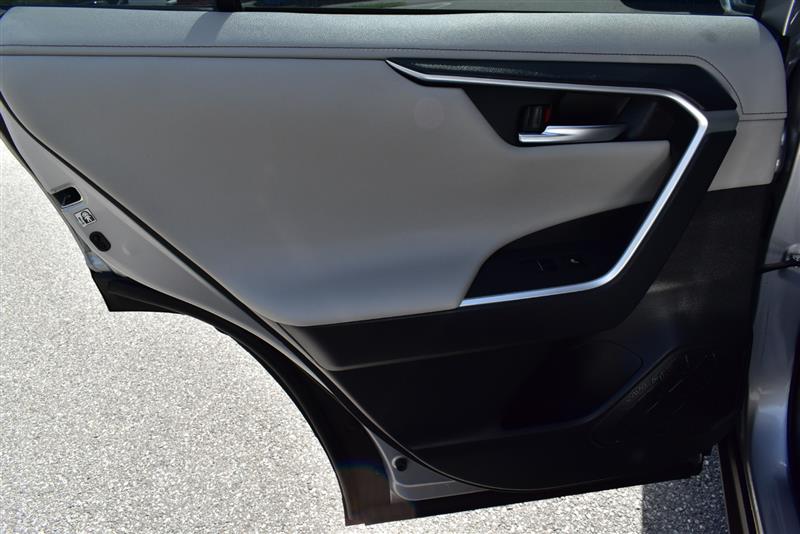 2019 Toyota RAV4 Limited photo 18