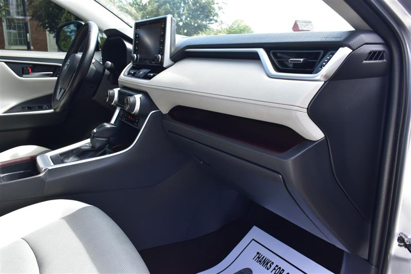 2019 Toyota RAV4 Limited photo 19