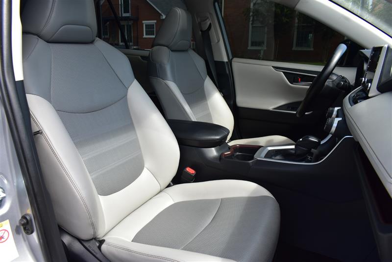 2019 Toyota RAV4 Limited photo 20