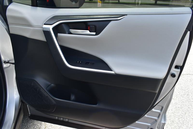 2019 Toyota RAV4 Limited photo 21