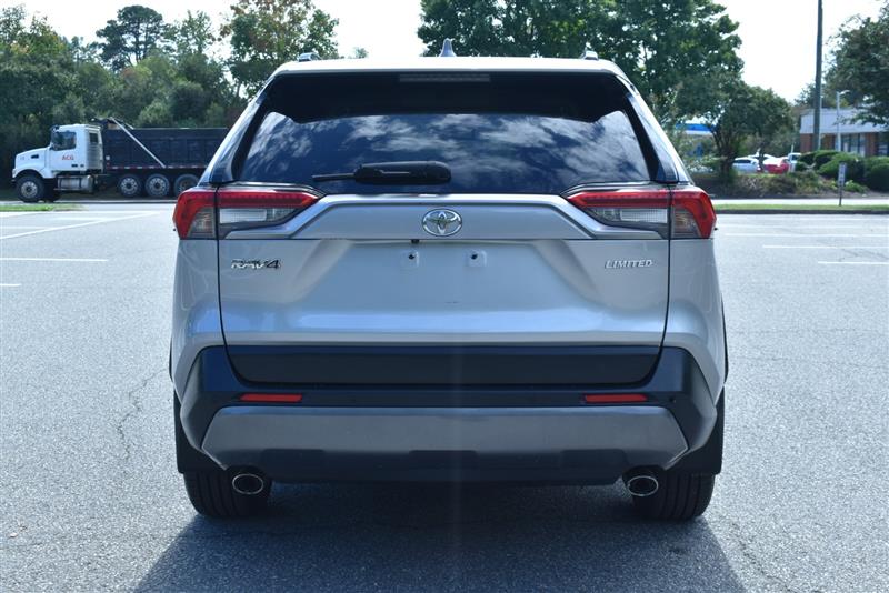 2019 Toyota RAV4 Limited photo 3