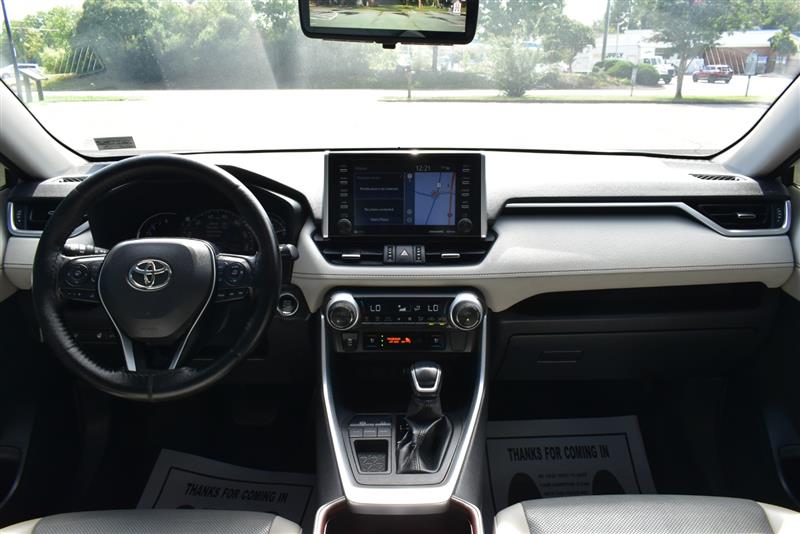 2019 Toyota RAV4 Limited photo 6
