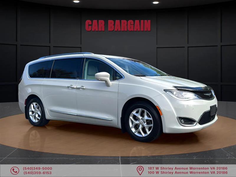 2017 Chrysler Pacifica Touring-L Plus's photo