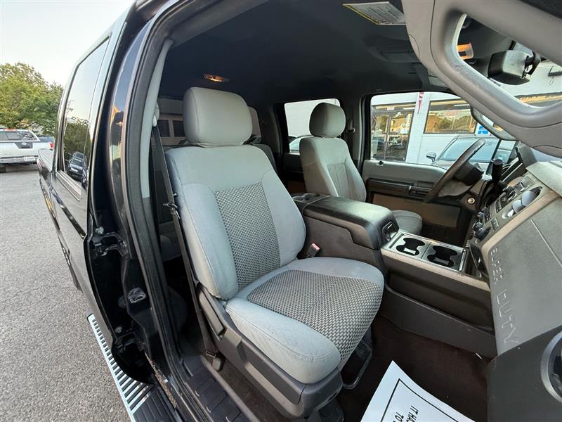 2015 Ford F-250 XLT photo 27