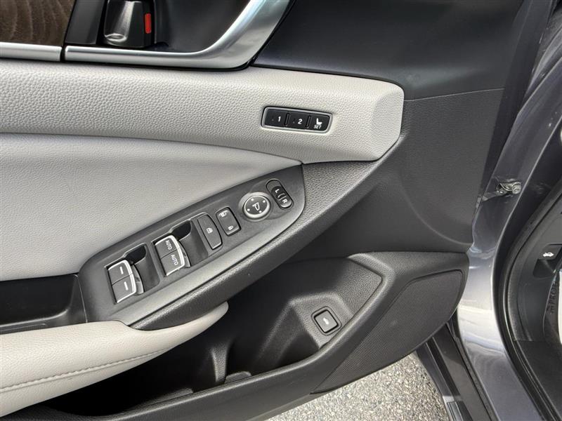 2018 Honda Accord Hybrid EX-L photo 21