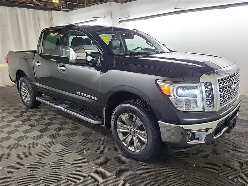 2019 Nissan Titan SL photo 3