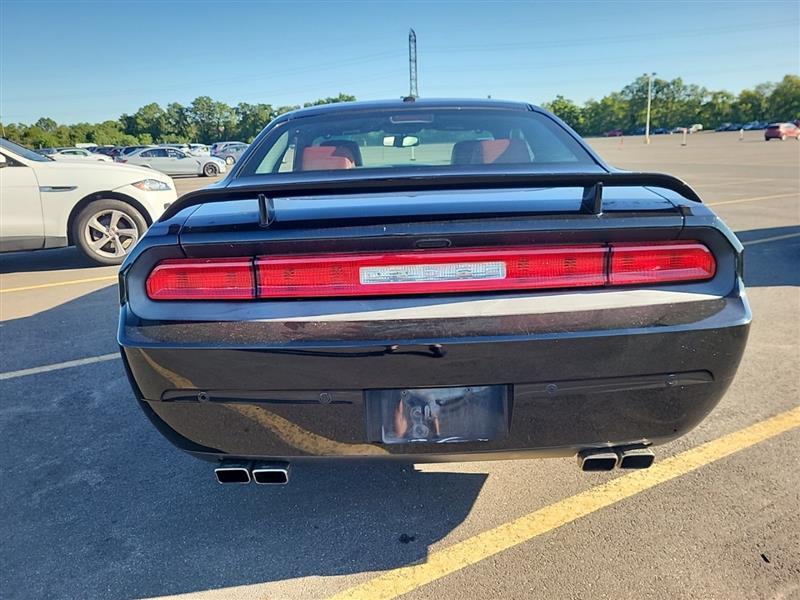2014 Dodge Challenger R/T Plus photo 4