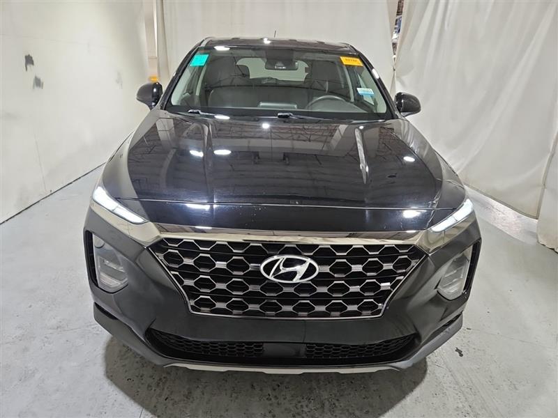 2019 Hyundai Santa Fe SE photo 2