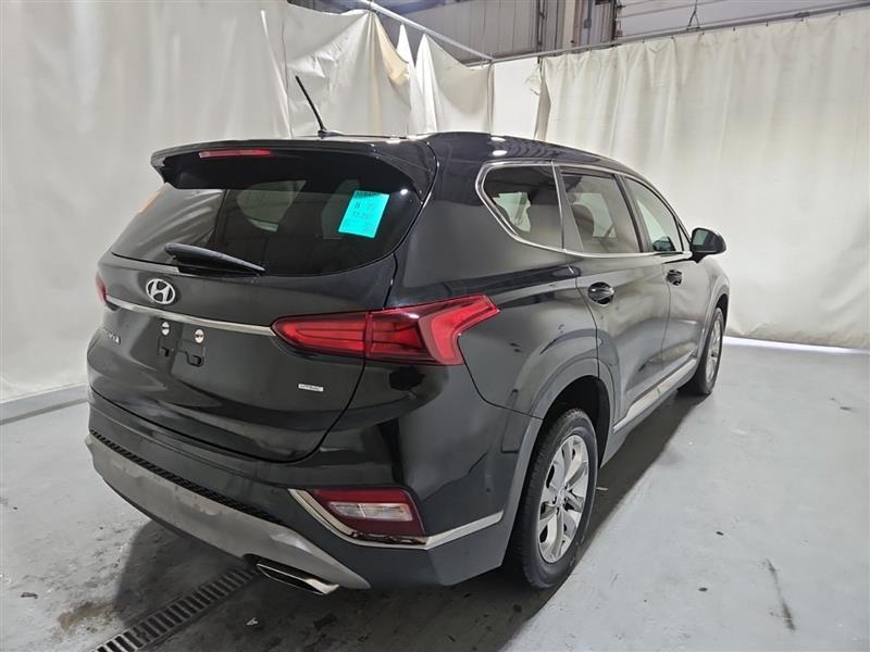 2019 Hyundai Santa Fe SE photo 4
