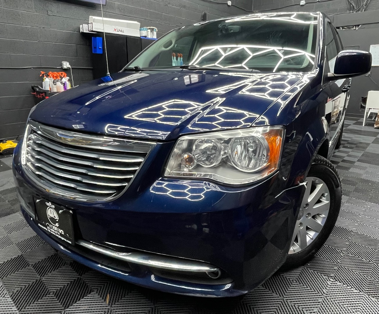 2012 Chrysler Town & Country Touring's photo