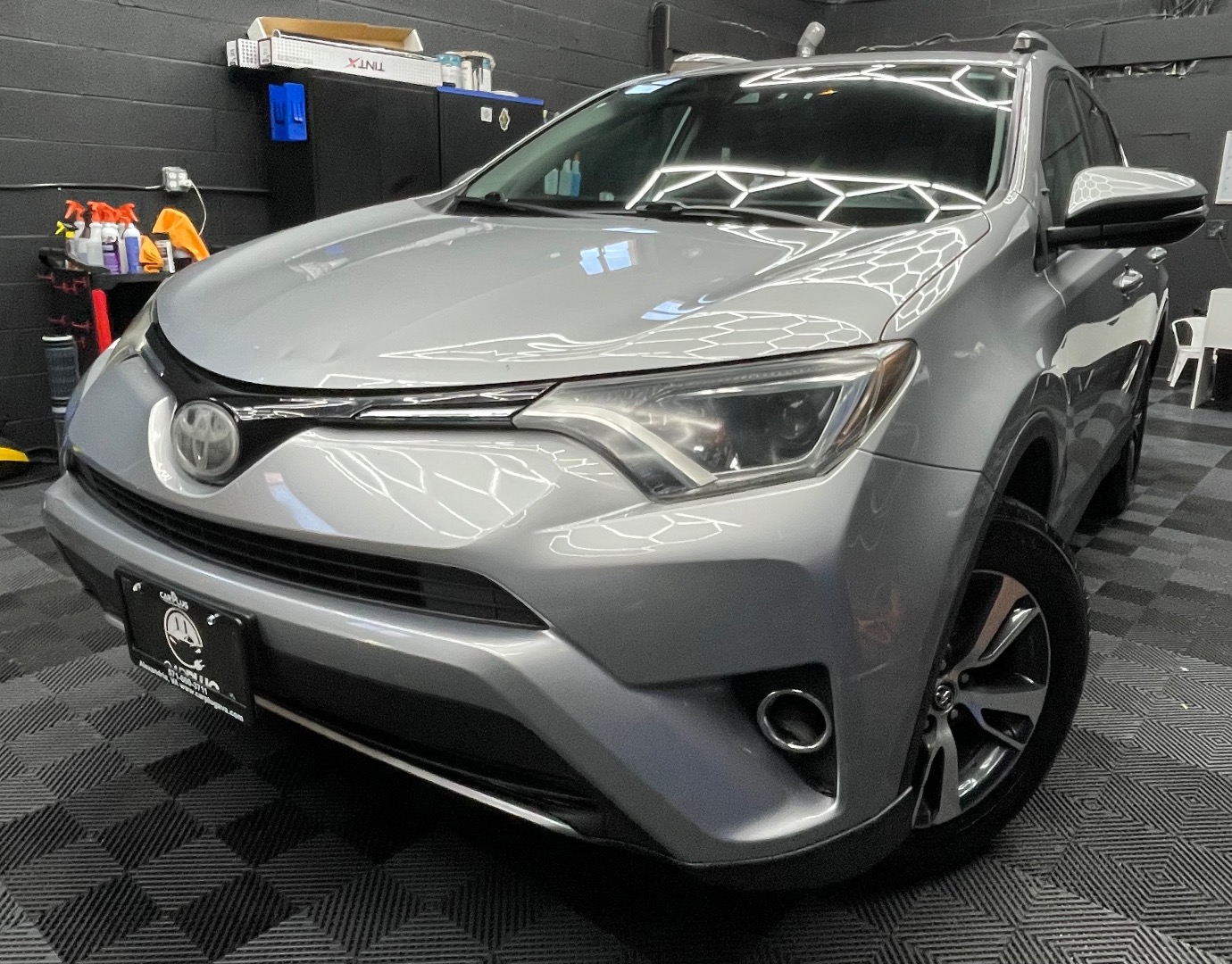 2017 Toyota RAV4 XLE's photo