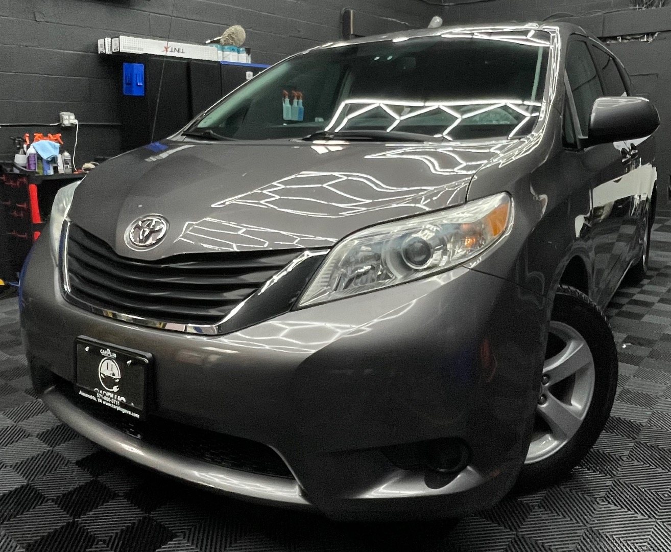 2011 Toyota Sienna LE's photo