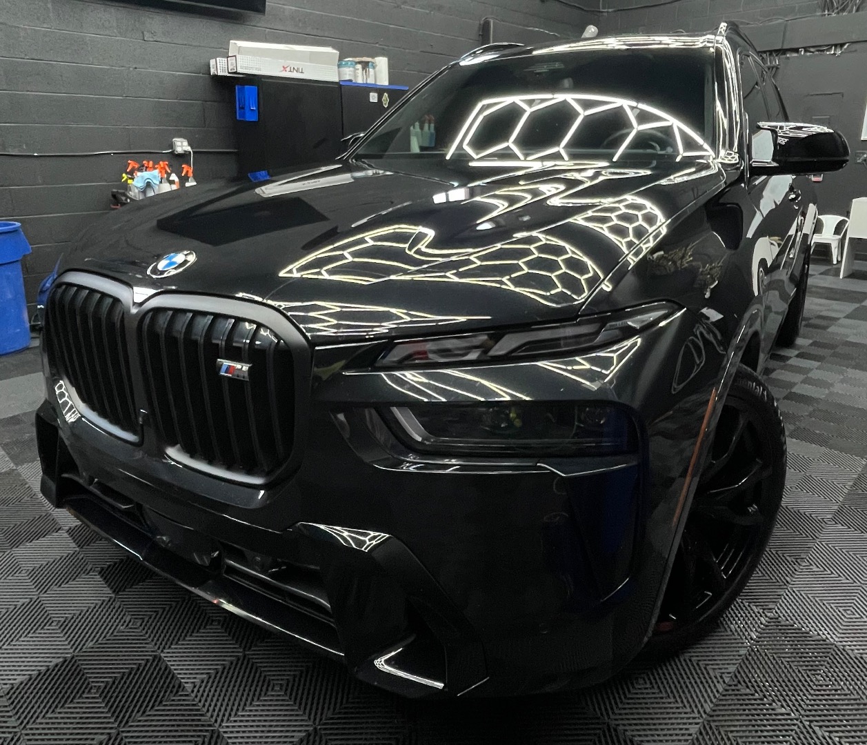 2023 BMW X7 M60i's photo