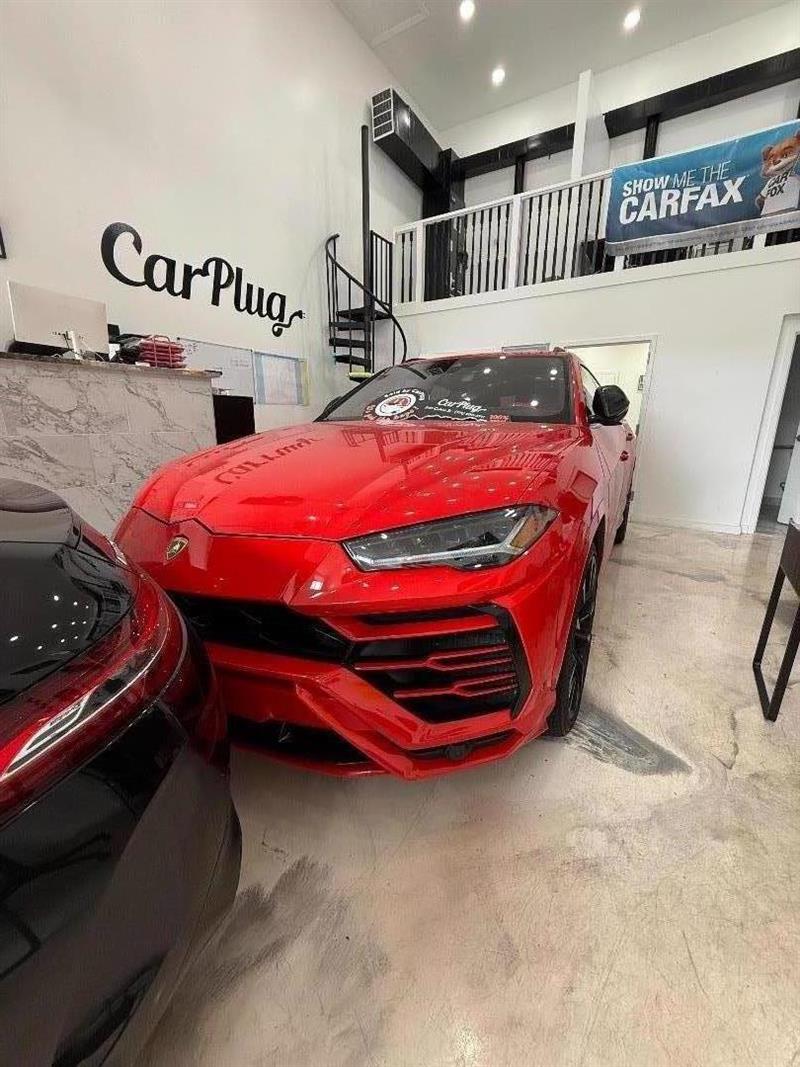 2019 LAMBORGHINI URUS 