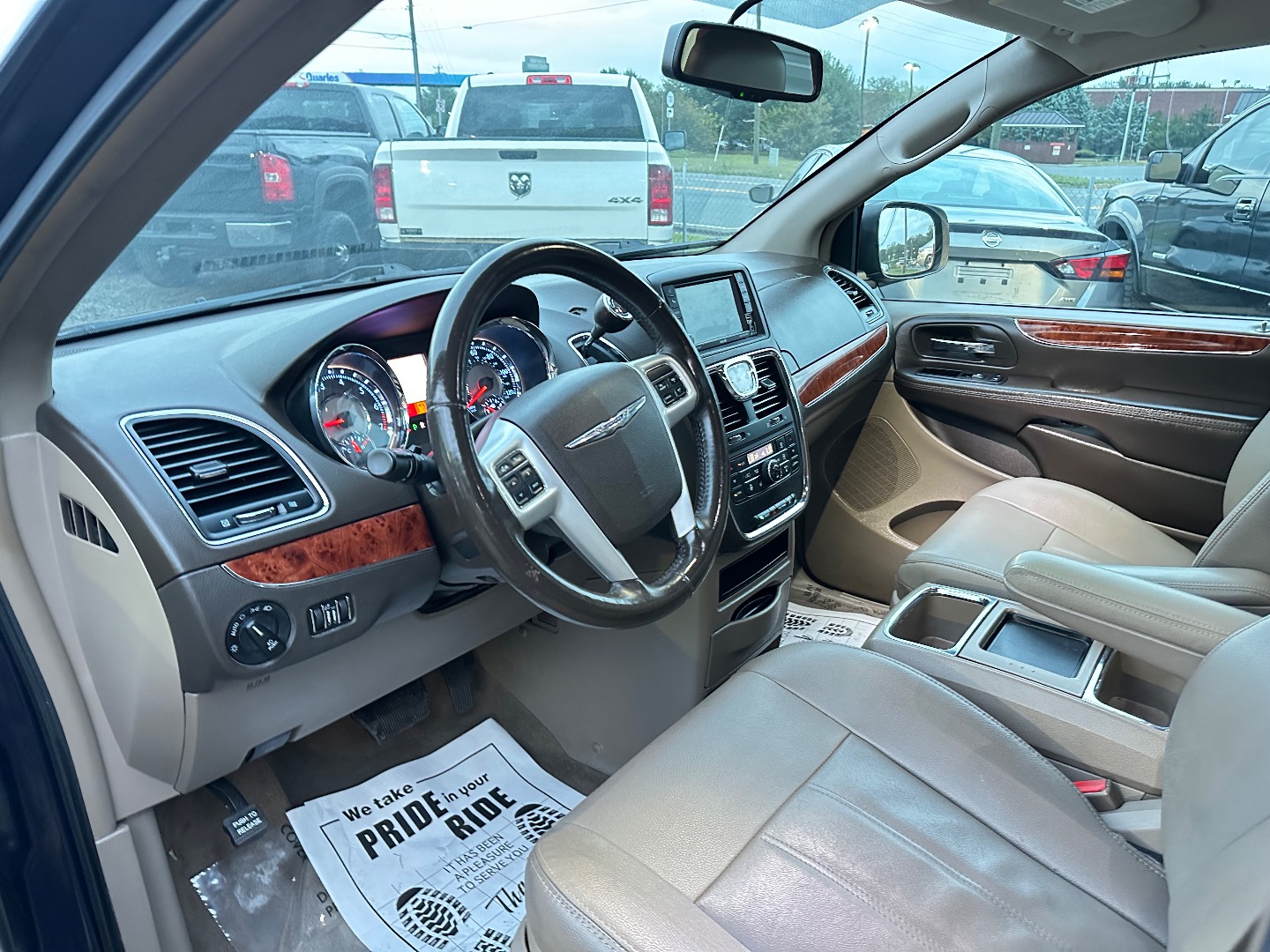 2015 Chrysler Town & Country Touring photo 12