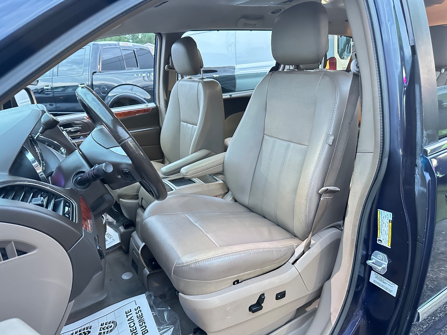 2015 Chrysler Town & Country Touring photo 13