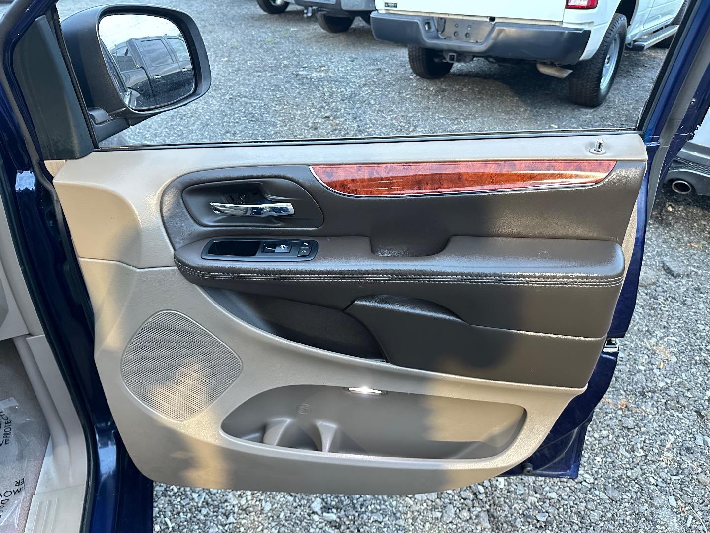 2015 Chrysler Town & Country Touring photo 14