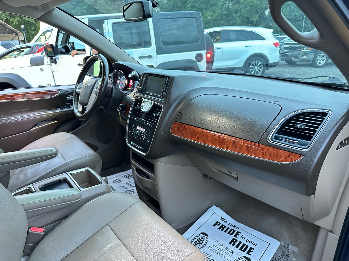 2015 Chrysler Town & Country Touring photo 15