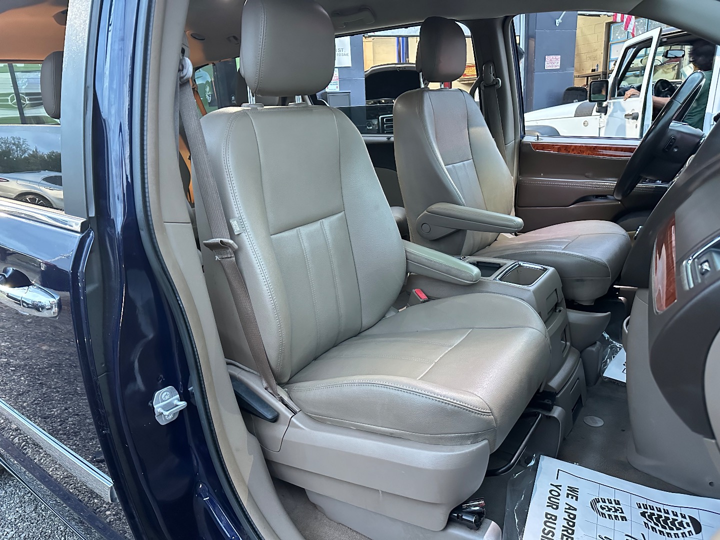 2015 Chrysler Town & Country Touring photo 16