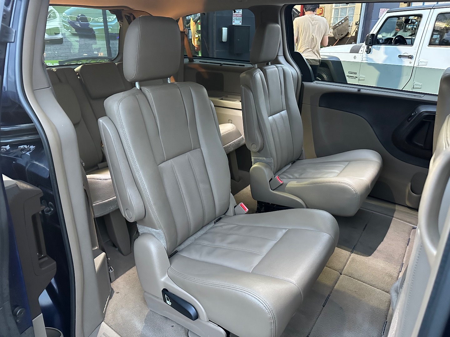 2015 Chrysler Town & Country Touring photo 17