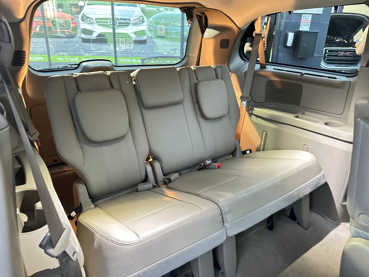 2015 Chrysler Town & Country Touring photo 19
