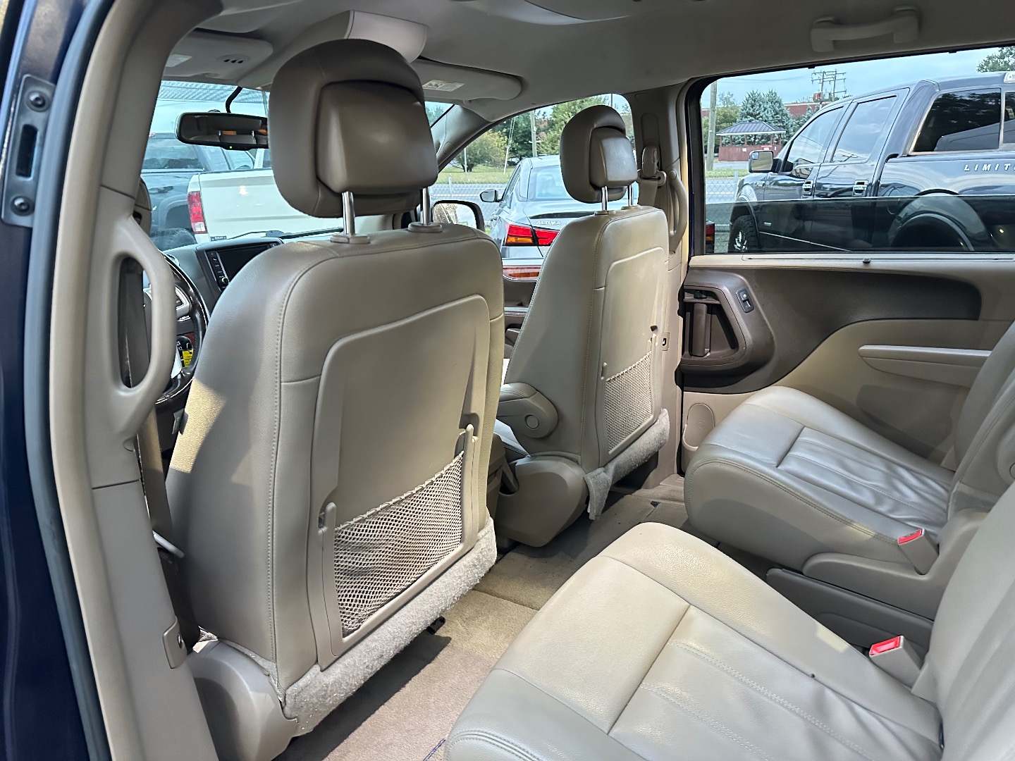 2015 Chrysler Town & Country Touring photo 21