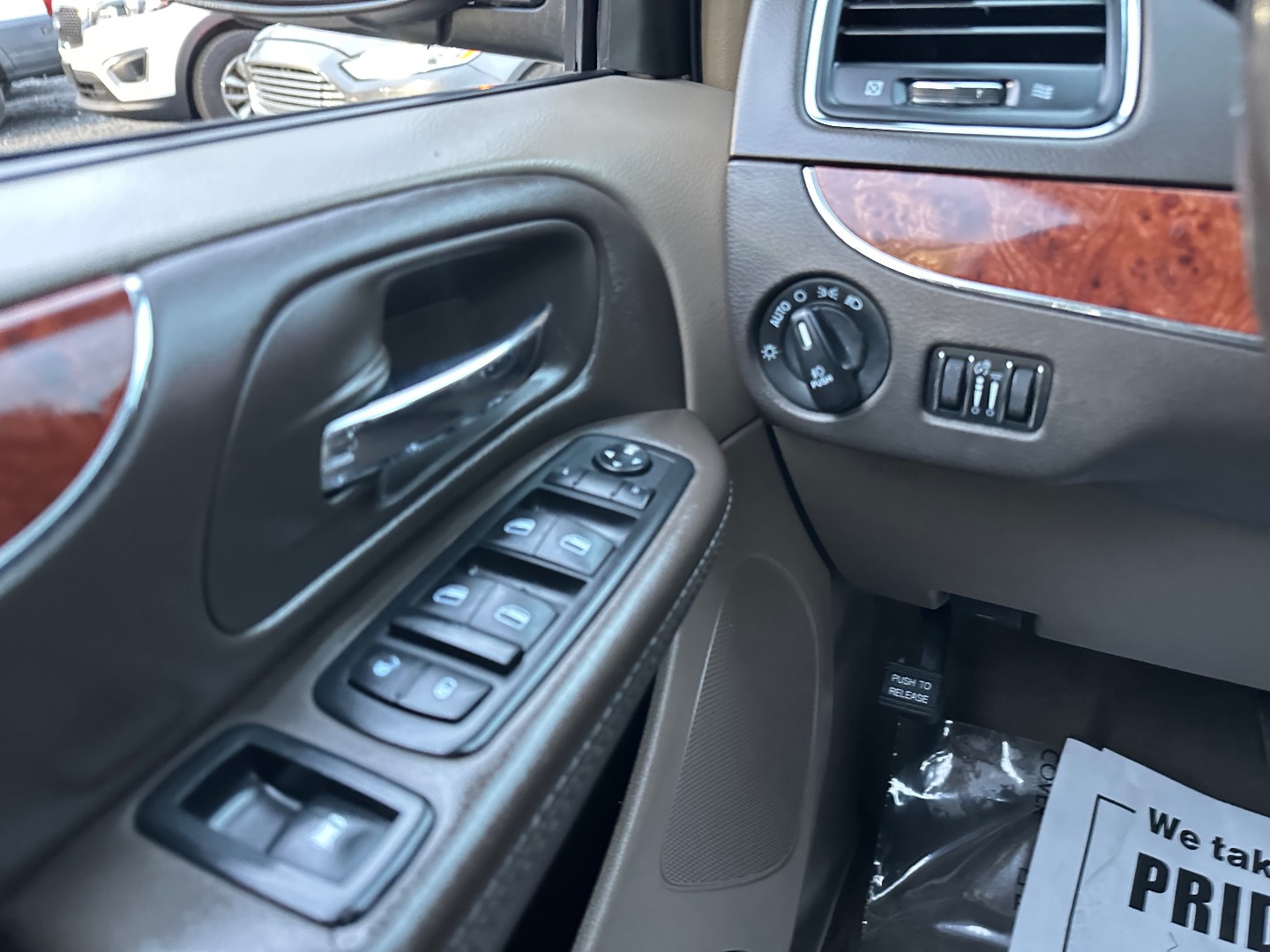 2015 Chrysler Town & Country Touring photo 29