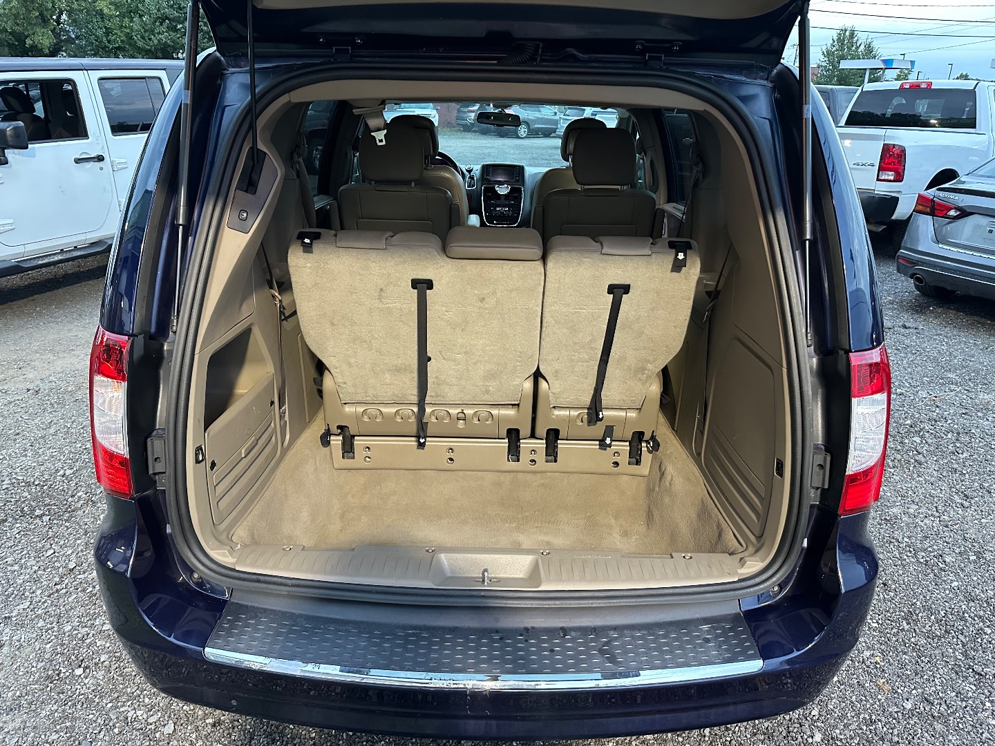 2015 Chrysler Town & Country Touring photo 6