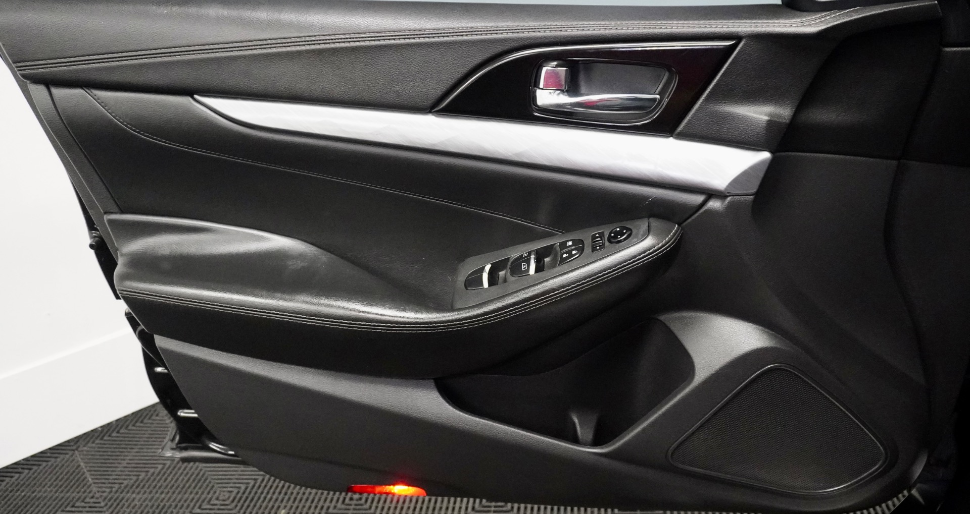 2016 Nissan Maxima SL photo 23
