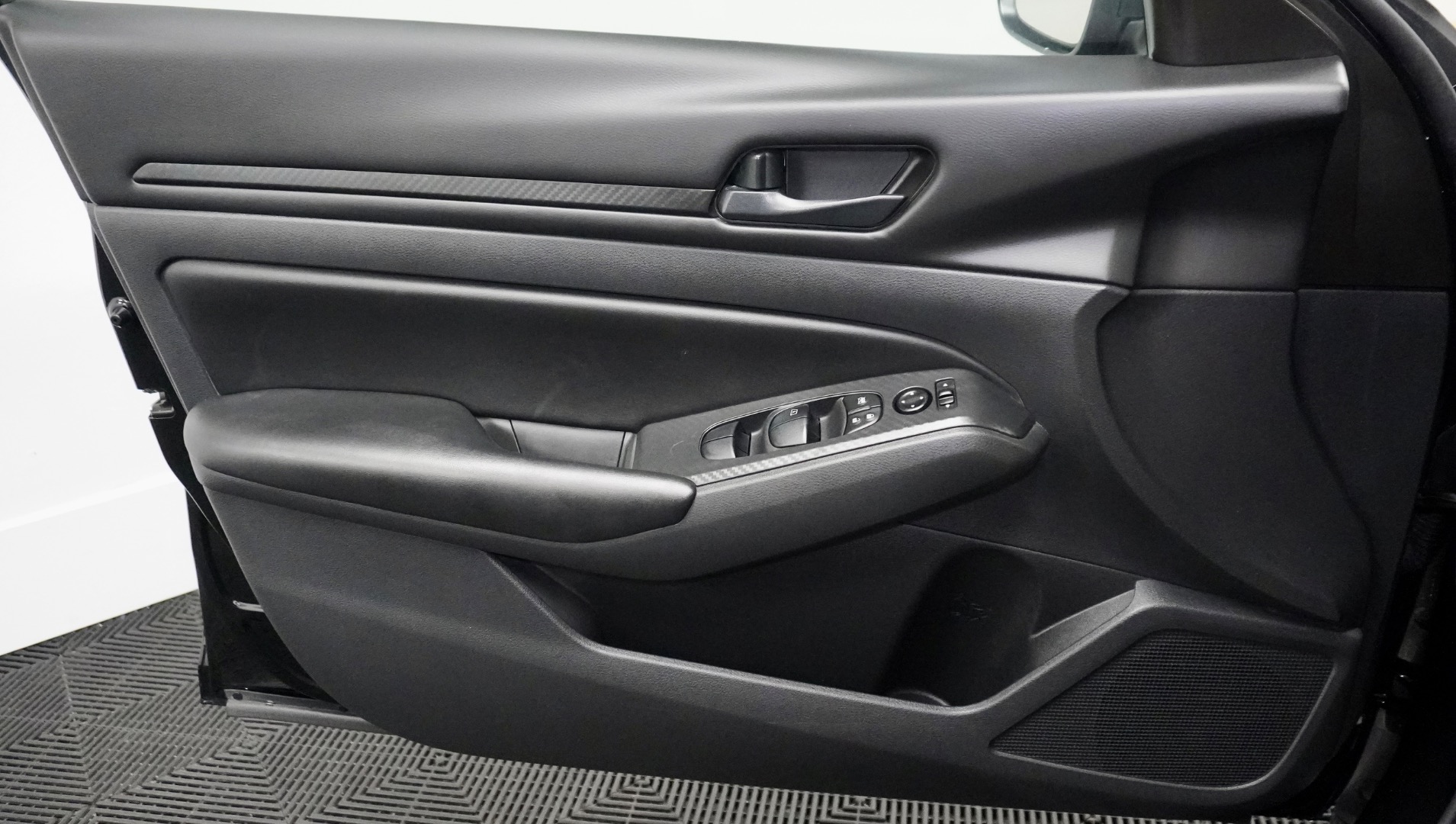 2024 Nissan Altima 2.5 S photo 17