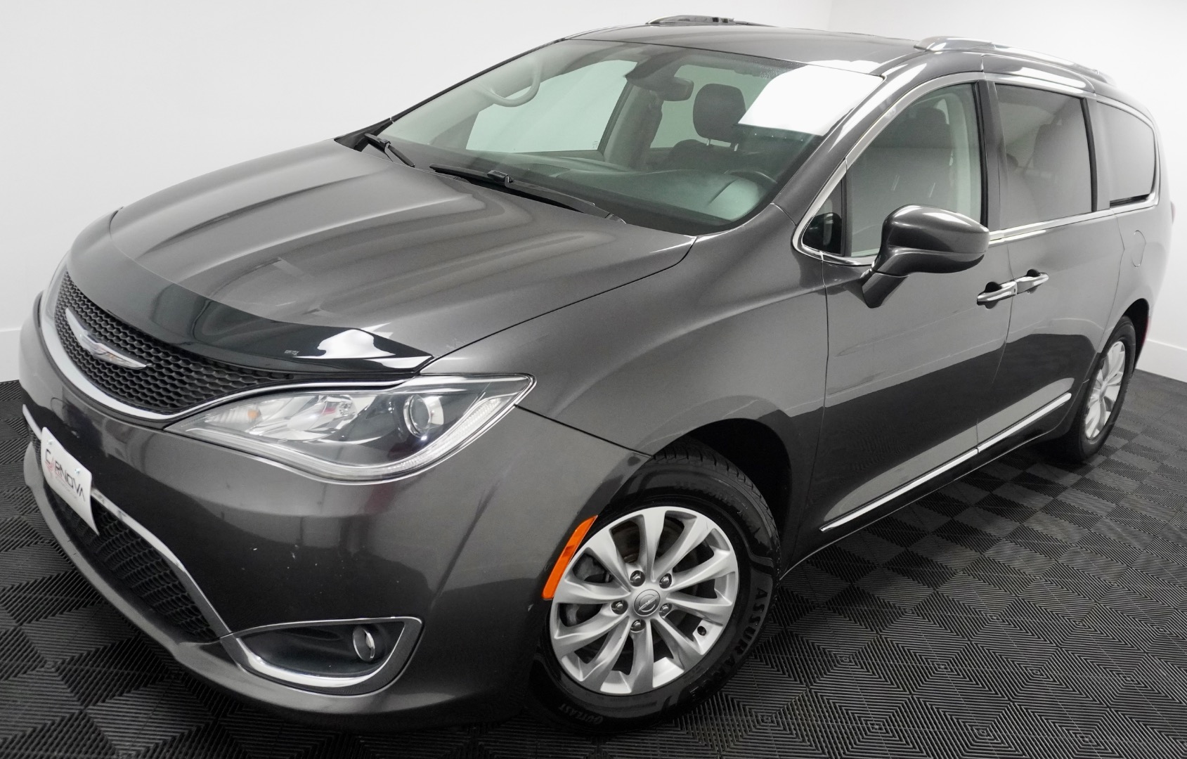 2018 Chrysler Pacifica Touring L photo 2