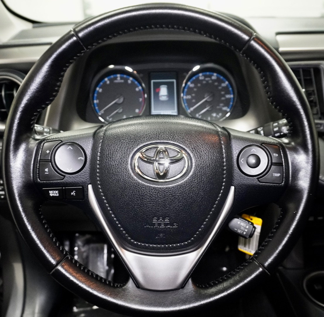 2016 Toyota RAV4 XLE photo 10