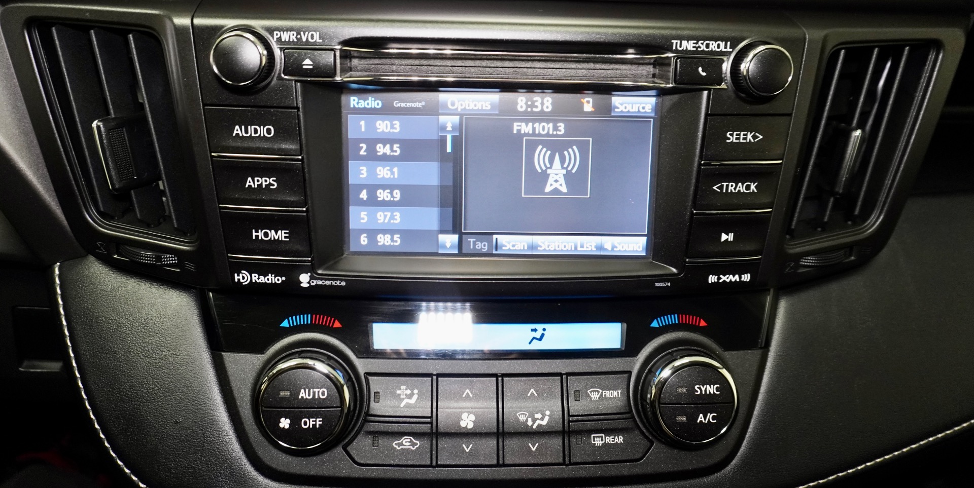 2016 Toyota RAV4 XLE photo 11