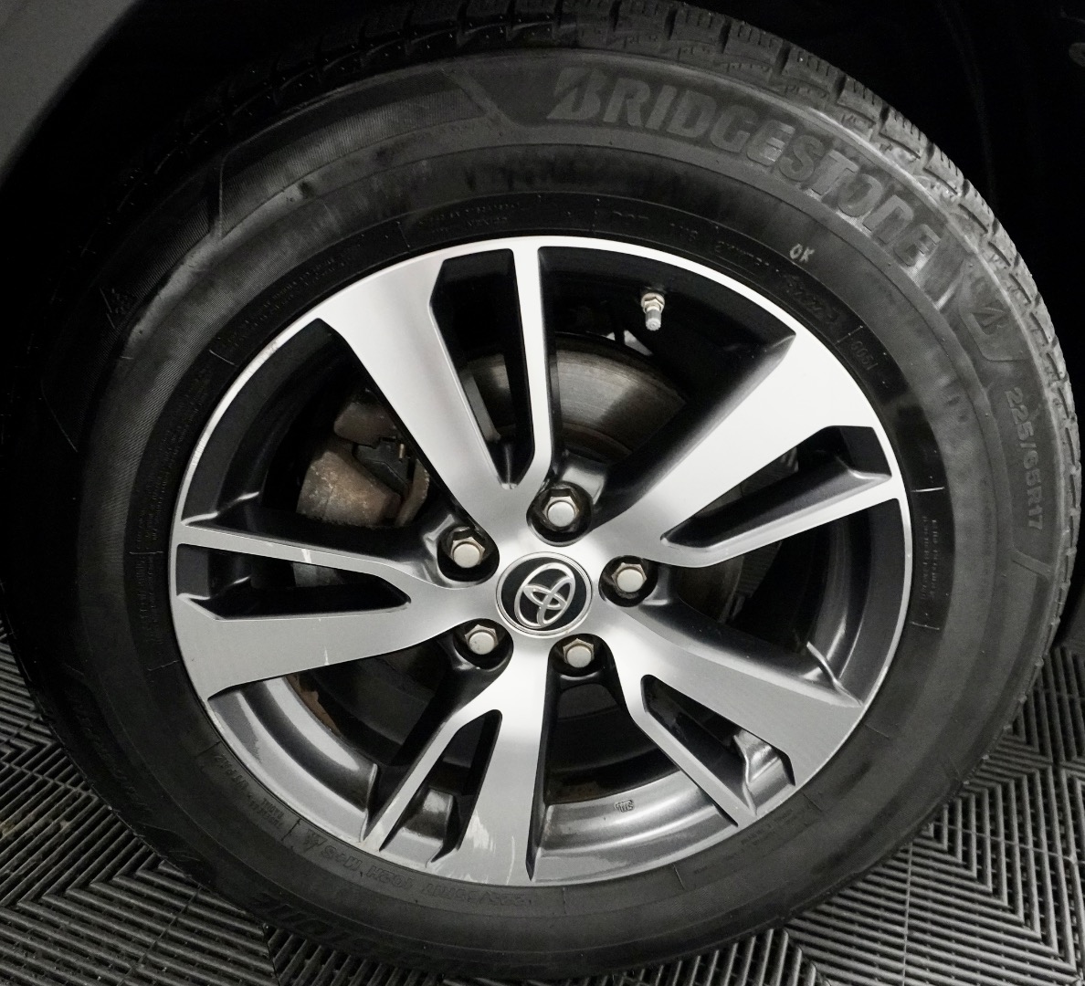 2016 Toyota RAV4 XLE photo 4