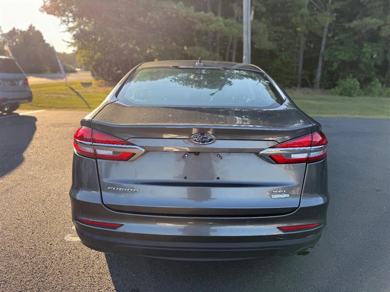 2020 Ford Fusion SEL photo 5