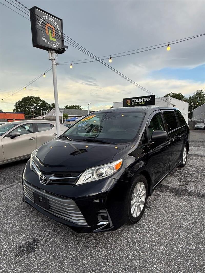 2018 Toyota Sienna L's photo